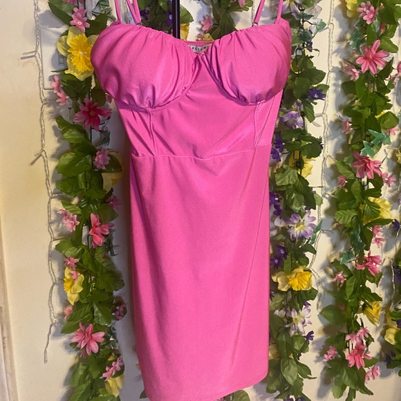 Pink dress - Picture 1 of 4